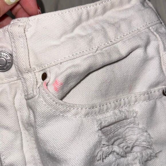 Pacsun white mom shorts size 22 xs  High waisted booty short shorts. Has a small - Picture 3 of 7